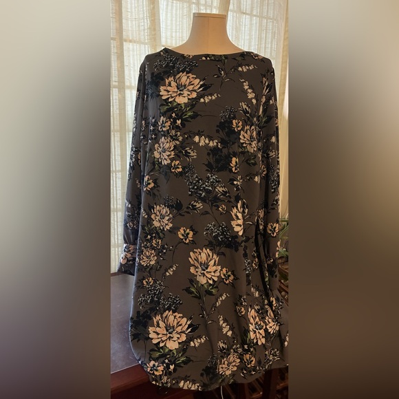 LOFT Outlet Dark Gray Floral Long Sleeve Dress - Picture 8 of 9